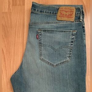 Levi's Classic Straight Men's Jeans in Denim Blue